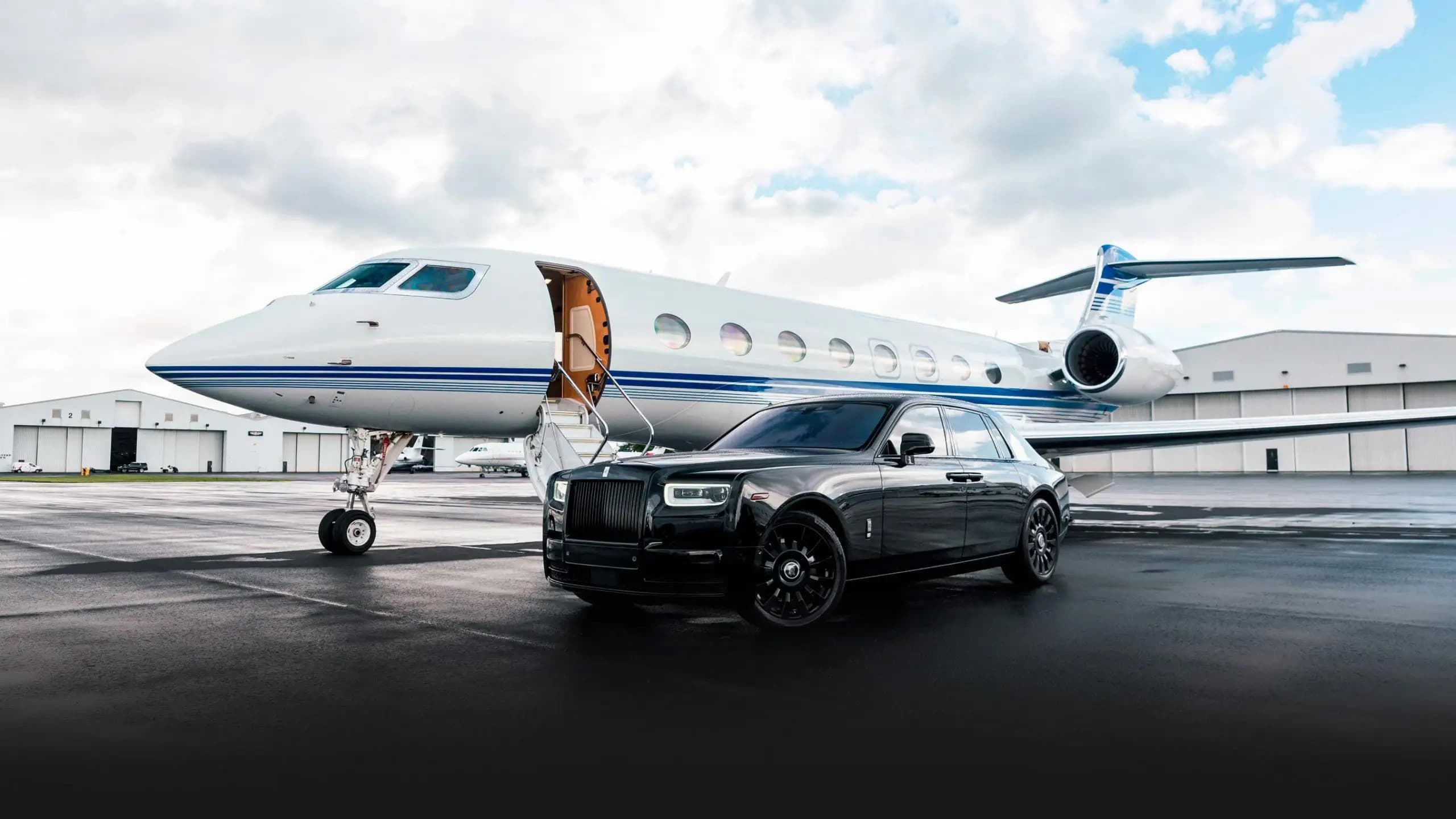 Why choose luxury car rental at the airport?