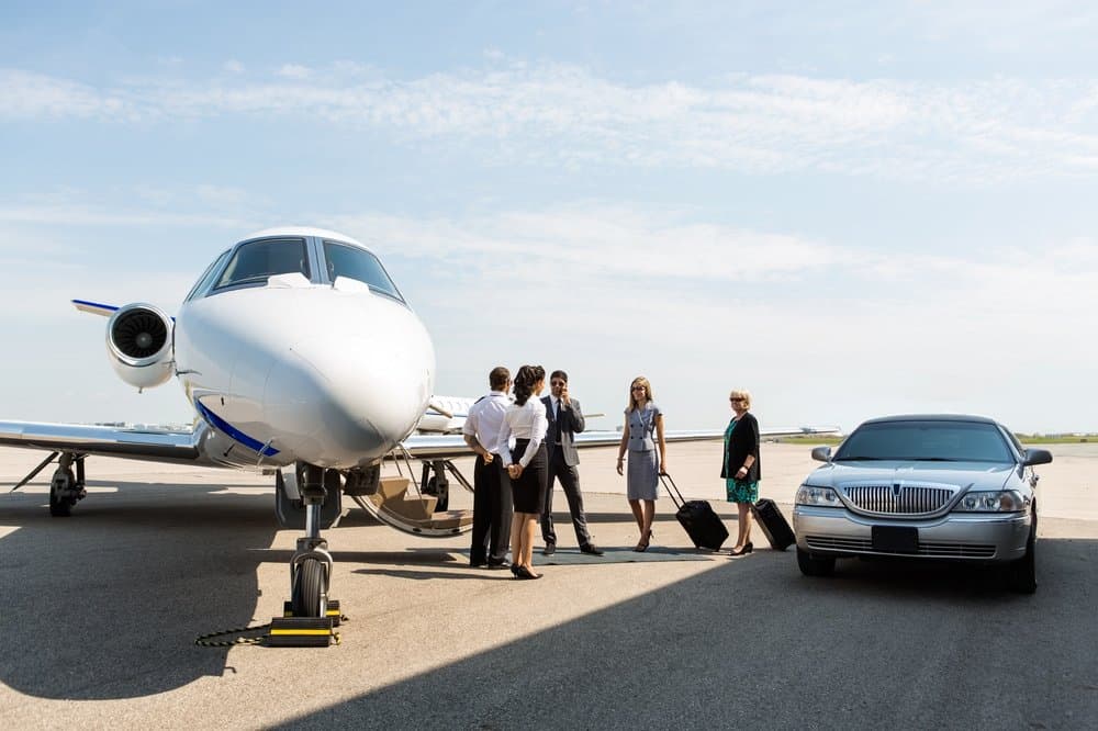 Top 5 Tips for Booking Luxury Cars at Vietnam Airports