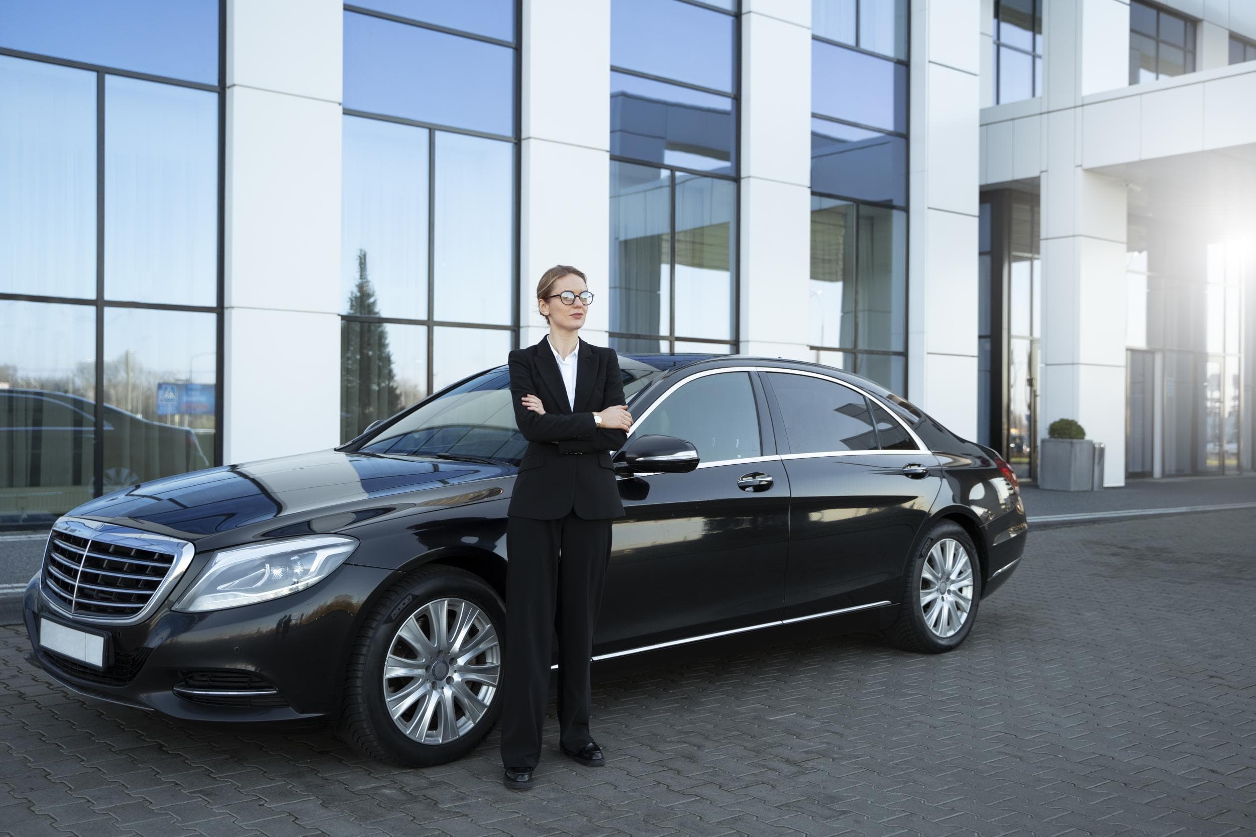 Compare Luxury Airport Transfer Service vs Traditional Taxis
